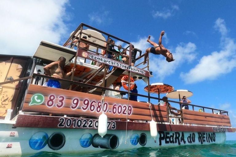 Embarcação para as piscinas naturais do seixas