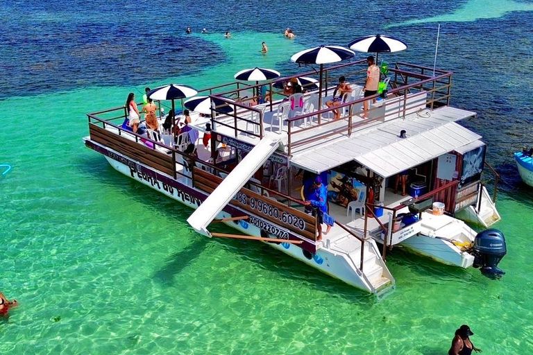 Embarcação para as piscinas naturais do seixas