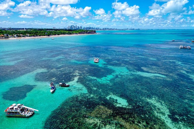 Embarcação para as piscinas naturais do seixas